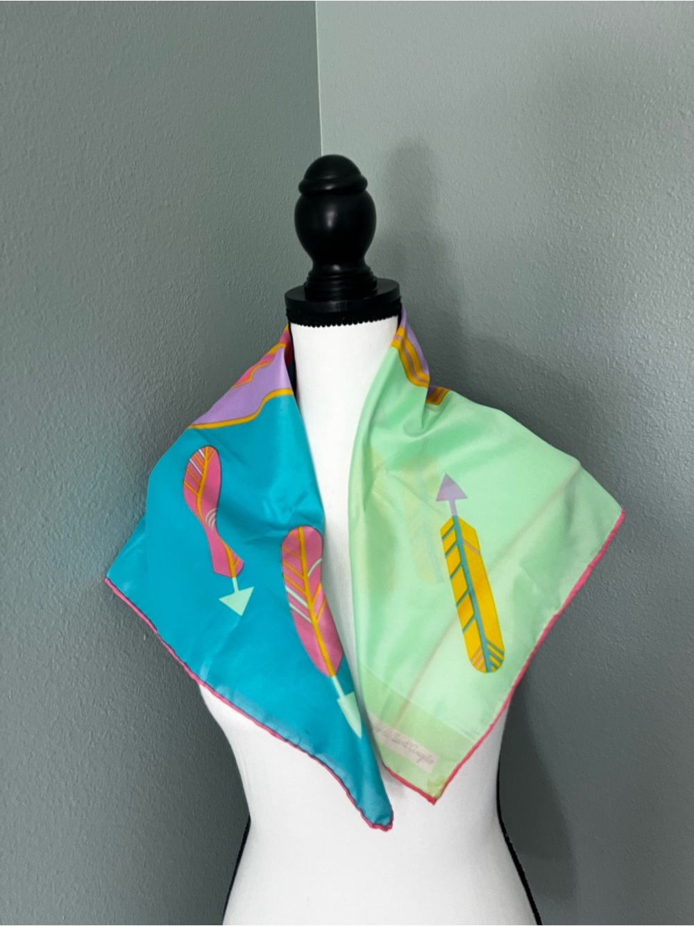Vintage Giorgio Sant Angelo Scarf 27 In by 27 In Excellent Condition